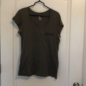 Gap casual tee with zipper detail